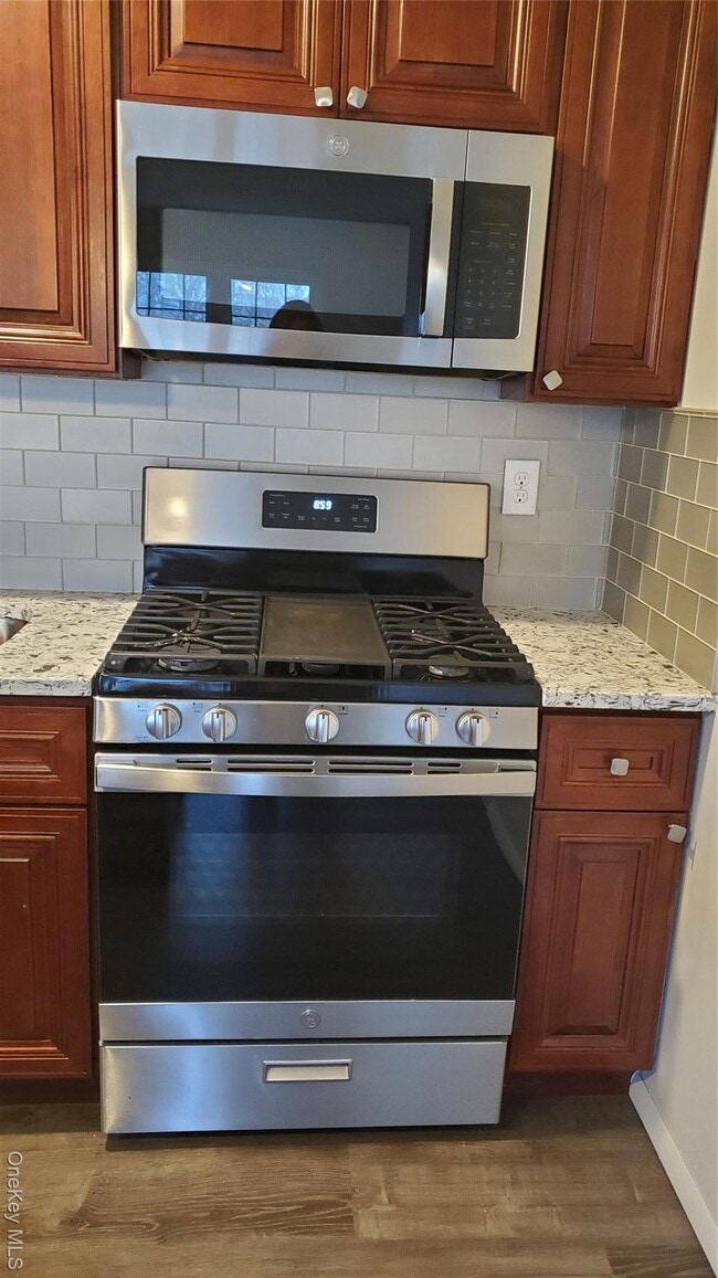 460 Old Town Rd in Port Jefferson Station, NY - Building Photo - Building Photo