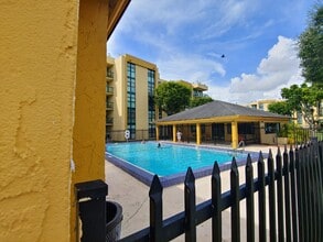 11790 SW 18th St, Unit 109 in Miami, FL - Building Photo - Building Photo