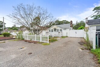 611 Parkside Ave in Toms River, NJ - Building Photo - Building Photo