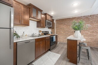 Cedar Village Apartments in East Lansing, MI - Foto de edificio - Building Photo