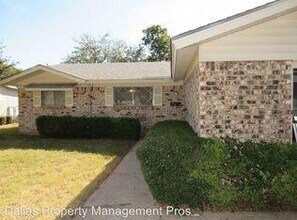 3210 McCollum St in Irving, TX - Building Photo - Building Photo
