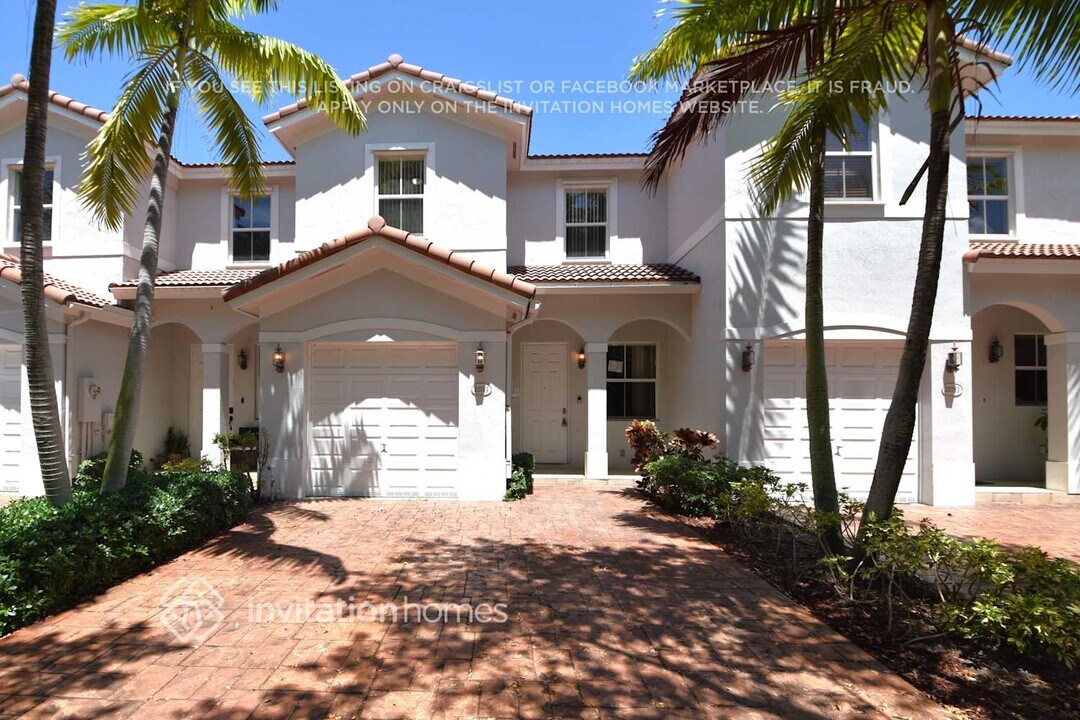 20769 NE 10th Ct in Miami, FL - Building Photo