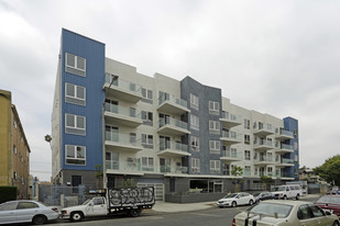 105 S Mariposa Ave in Los Angeles, CA - Building Photo - Building Photo