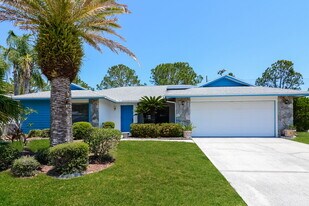 2225 Hidden Meadows Dr E in Palm Harbor, FL - Building Photo
