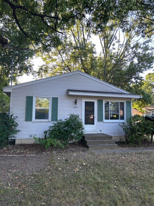 3814 Michael Ave SW in Wyoming, MI - Building Photo