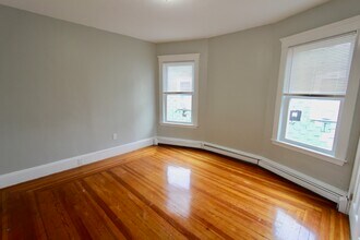 15 Elder St, Unit 4 in Boston, MA - Building Photo - Building Photo