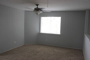 1914 Wildwood Ridge Dr in Missouri City, TX - Building Photo