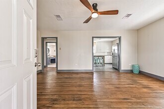11708 Sportsman Rd in Galveston, TX - Building Photo - Building Photo