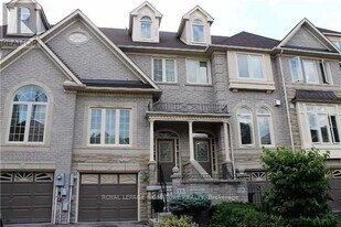 16 Greystone Ct in Toronto, ON - Building Photo