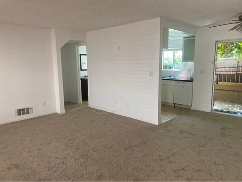 221 N Juanita Ave in Redondo Beach, CA - Foto de edificio