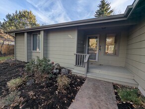 1315 NE Paula Dr in Bend, OR - Building Photo - Building Photo