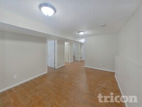 3200 Jurdy Ct S in Eagan, MN - Foto de edificio - Building Photo