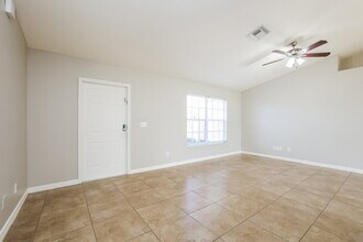 1718 SW 12th Terrace in Cape Coral, FL - Foto de edificio - Building Photo