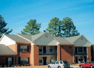 Parkwood Apartments in Tuscaloosa, AL - Building Photo - Building Photo