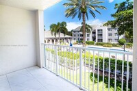 655 SW 111th Way, Unit 105 in Pembroke Pines, FL - Foto de edificio - Building Photo