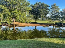 565 Vista Isles Dr in Sunrise, FL - Building Photo