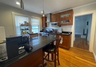 19 Frederick Ave, Unit 1 in Medford, MA - Foto de edificio - Building Photo