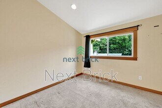 5204 Delridge Wy SW in Seattle, WA - Building Photo - Building Photo