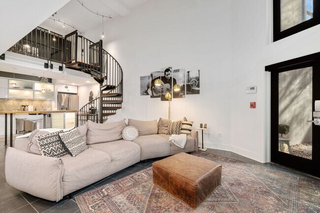 329 N West Ave in Fayetteville, AR - Building Photo - Building Photo