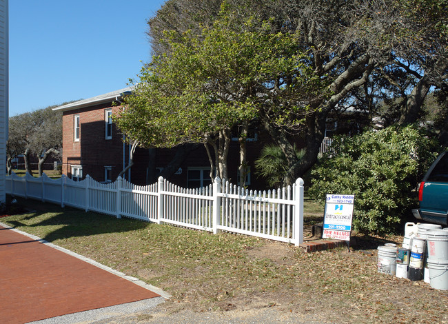 205 Norton St in Oak Island, NC - Building Photo - Building Photo