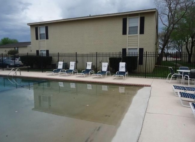 Sage Creek Apartments in Victoria, TX - Building Photo - Building Photo