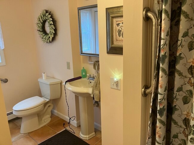 50 Pleasant St in Carver, MA - Foto de edificio - Building Photo