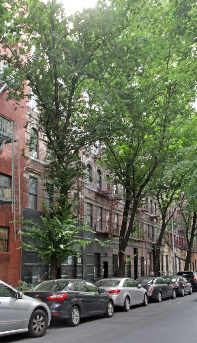 325 E 92nd St in New York, NY - Building Photo - Building Photo