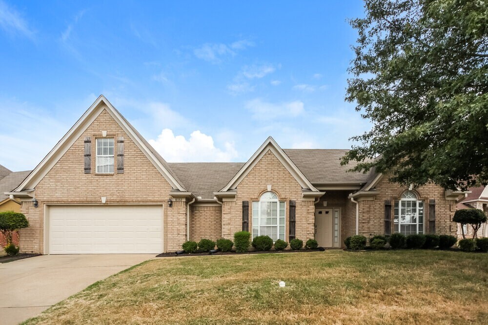 8332 Pinnacle Dr in Southaven, MS - Building Photo