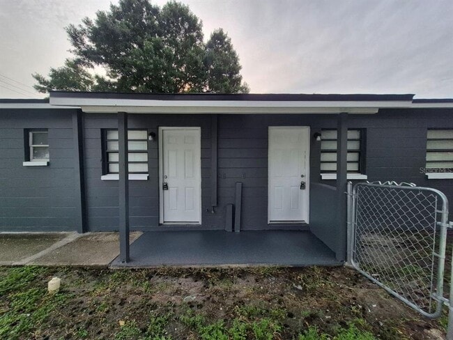 property at 1726 W Chestnut St