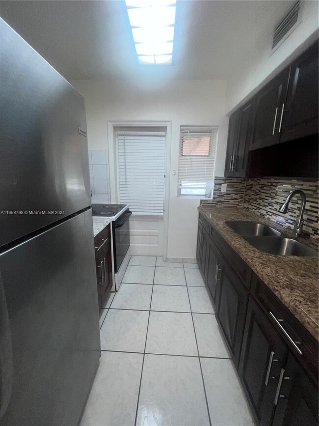 2331 NW 14th St-Unit -1 in Miami, FL - Building Photo - Building Photo