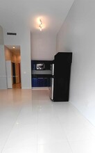253 NE 2nd St, Unit 222 in Miami, FL - Building Photo - Building Photo
