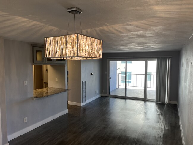 2 Adams St, Unit 408 in Denver, CO - Building Photo - Building Photo