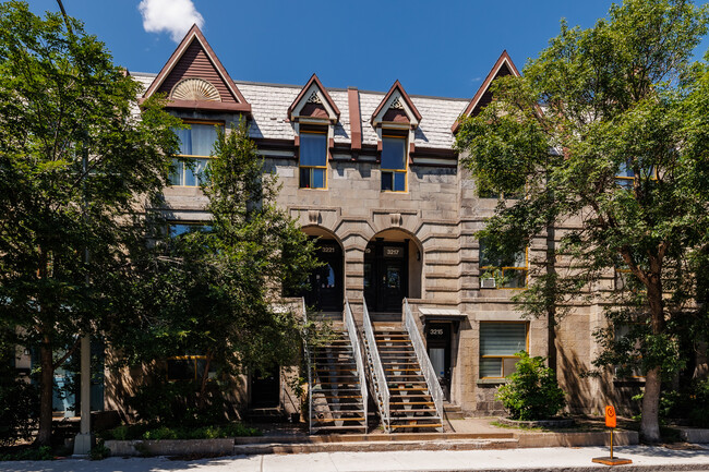 3215 Saint-Antoine Rue O in Westmount, QC - Building Photo - Building Photo