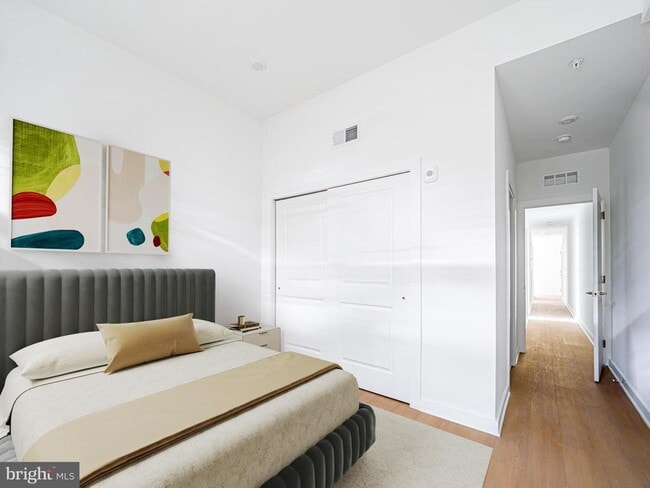 property at 2403 W Thompson St