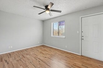 1037 S Happy Hollow Rd in Fayetteville, AR - Building Photo - Building Photo