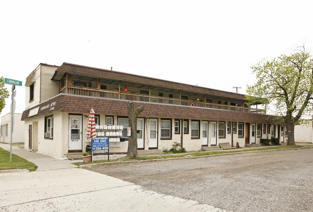 Cadillac Apartments in Wayne, MI - Building Photo