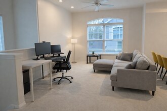 1175 NE 64th Ln in Hillsboro, OR - Building Photo - Building Photo