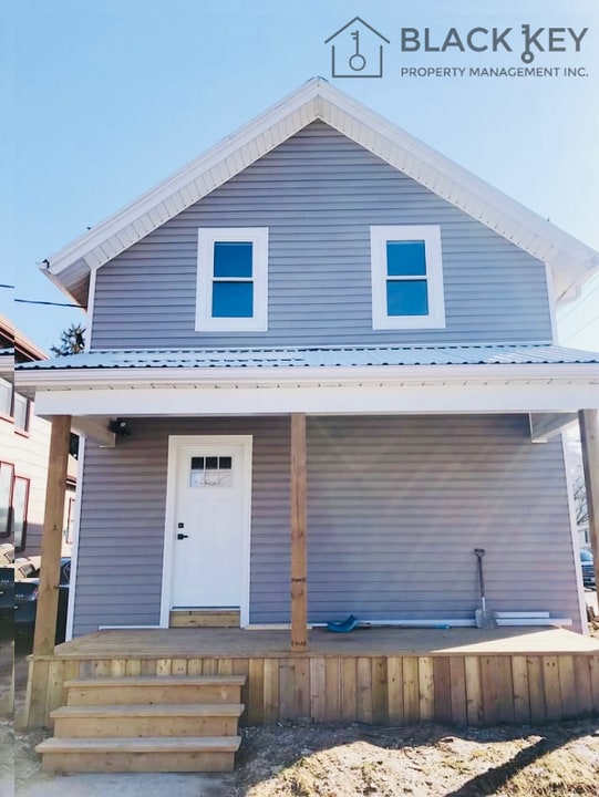 33 Balaclava St in St Thomas, ON - Building Photo