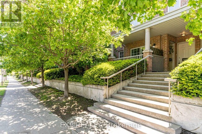 93 The Queensway in Toronto, ON - Building Photo - Building Photo