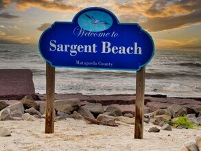 1288 County Rd 297 in Sargent, TX - Foto de edificio - Building Photo