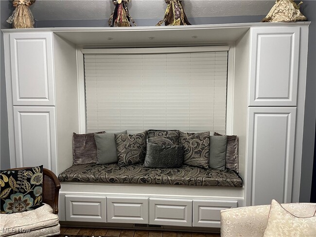 4171 Linden Cir in North Olmsted, OH - Foto de edificio - Building Photo