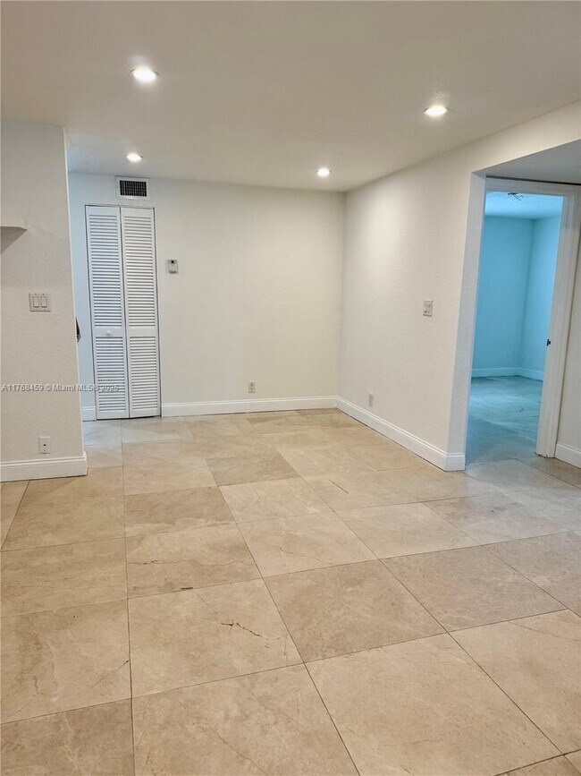 119 Gardens Dr in Pompano Beach, FL - Building Photo - Building Photo