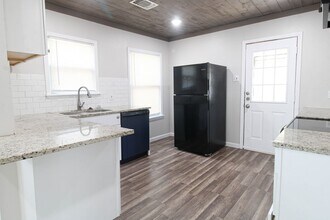 213 Westminster Ave in San Antonio, TX - Building Photo - Building Photo
