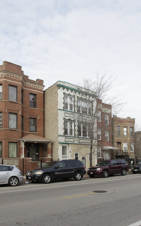 946 N California in Chicago, IL - Foto de edificio