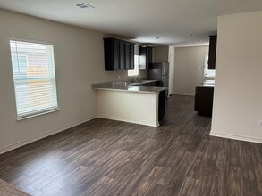 532 Fox Glen Trl in Jarrell, TX - Building Photo - Building Photo