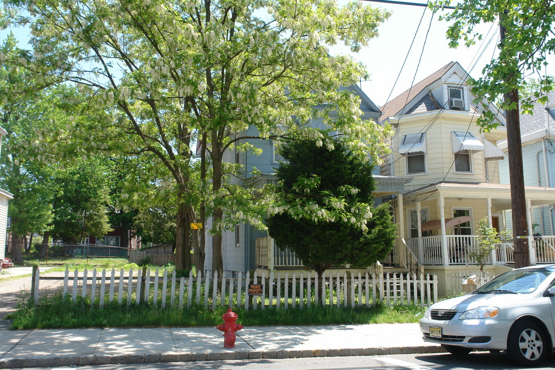 98 State St in Perth Amboy, NJ - Building Photo