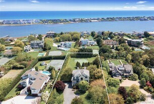 7 Stillwaters Ln in Westhampton Beach, NY - Building Photo