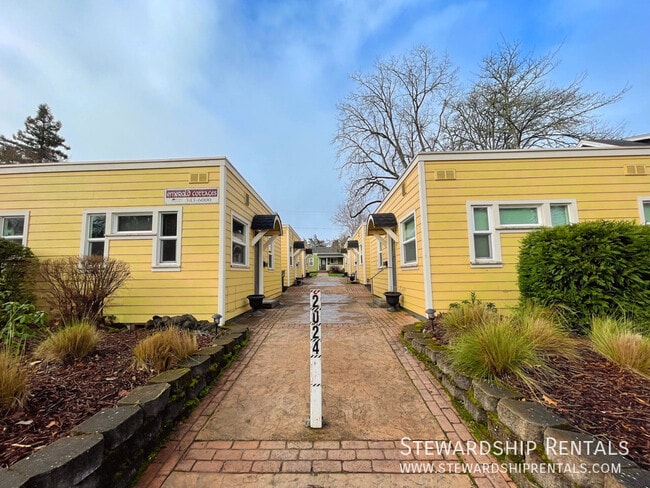 2024 Emerald St in Eugene, OR - Building Photo - Building Photo