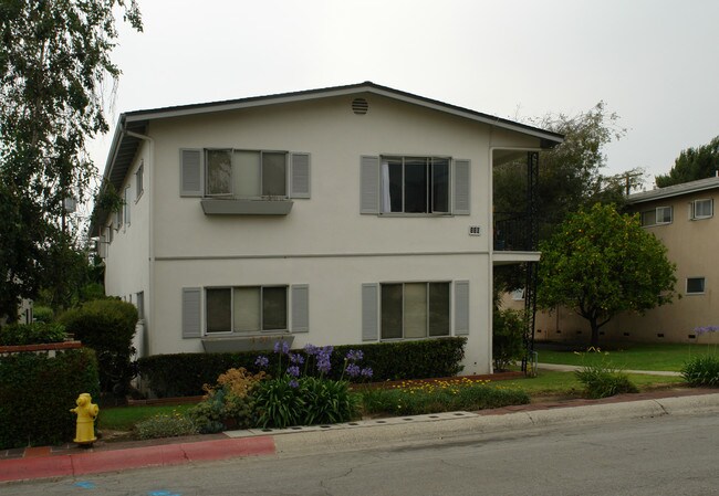 110 W Calle Crespis in Santa Barbara, CA - Foto de edificio - Building Photo