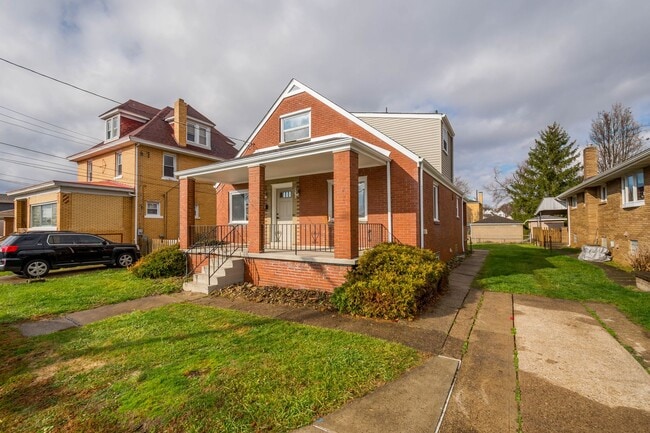 65 Palace Ave in Mckees Rocks, PA - Building Photo - Building Photo